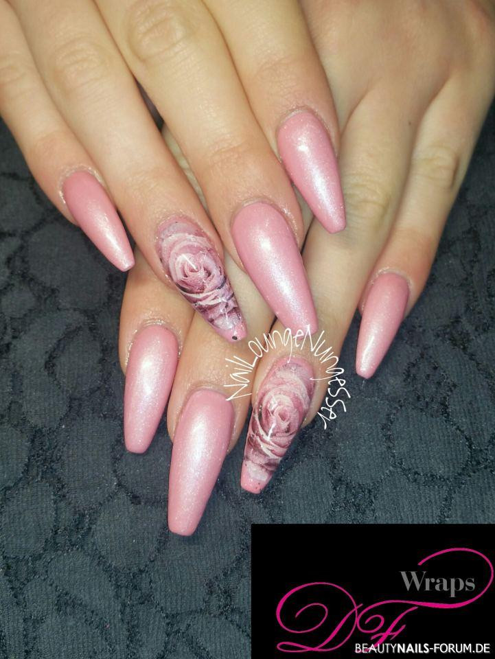 Nageldesign Rosen
 Süßes Nageldesign Fullcovernägel mit Rosen Wrap Nageldesign