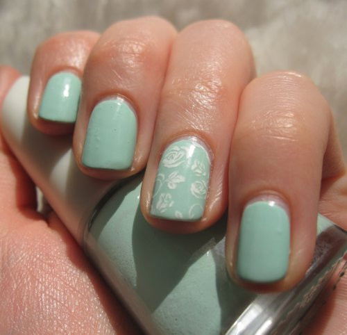 Nageldesign Rosen
 nails reloaded Nageldesign Rosen mit Frozen Green