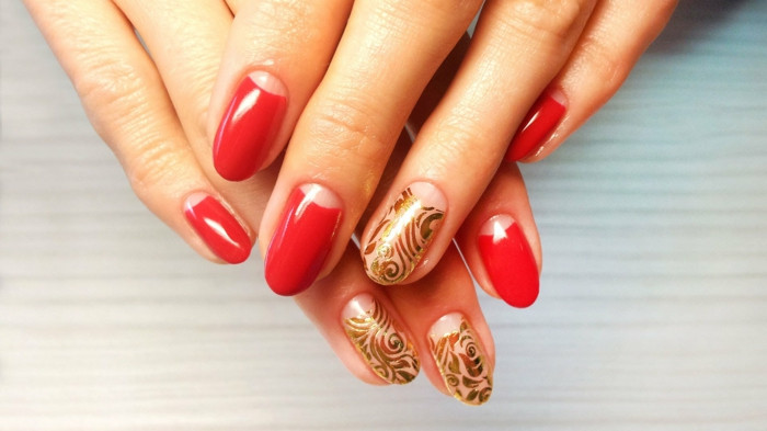 Nageldesign Rot Gold
 Nageldesign in Rot 51 Inspirationsbilder und