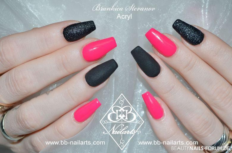 Nageldesign Schwarz Pink
 55 matt farbene Nägel mit Nageldesign und UV Gel
