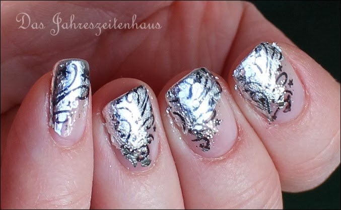 Nageldesign Silvester Glitzer
 Nageldesign Elegantes Silvester French mit Stamping