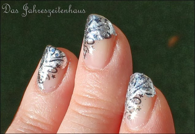 Nageldesign Silvester Glitzer
 Nageldesign Elegantes Silvester French mit Stamping