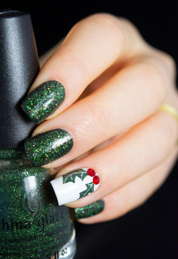 Nageldesign Silvester Glitzer
 Nageldesign zu Weihnachten und Silvester bilder gruen