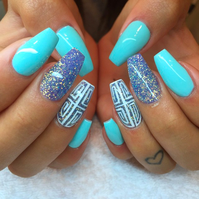 Nageldesign Sommer Glitzer
 blaue nägel gelnägel glitzer sommer nageldesign