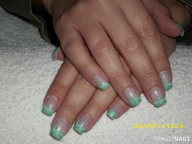 Nageldesign Weiß Mit Glitzer
 grün weiß mit glitzer Nageldesign