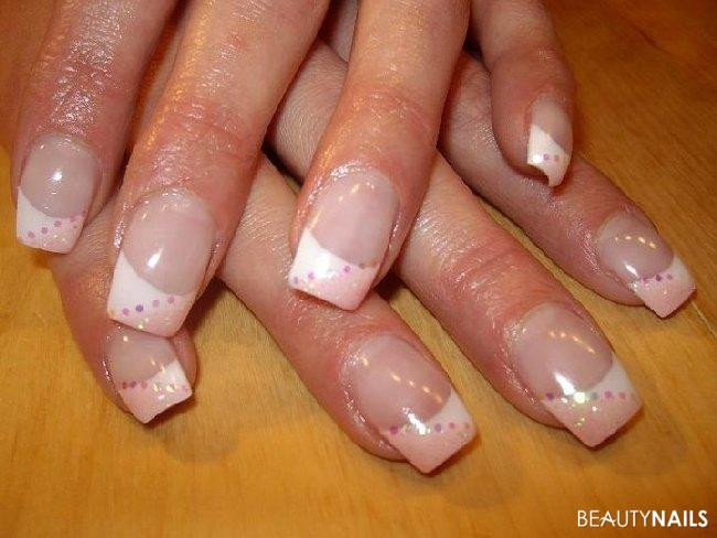 Nageldesign Weiss Glitzer
 French weiß rosa Glitzer Pailletten Nageldesign