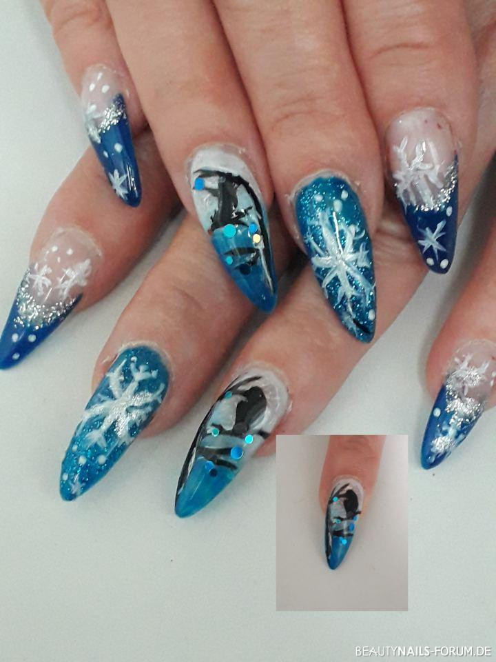 Nageldesign Winter Blau
 Abstraktes Nageldesign mit Wintermotiven Winter