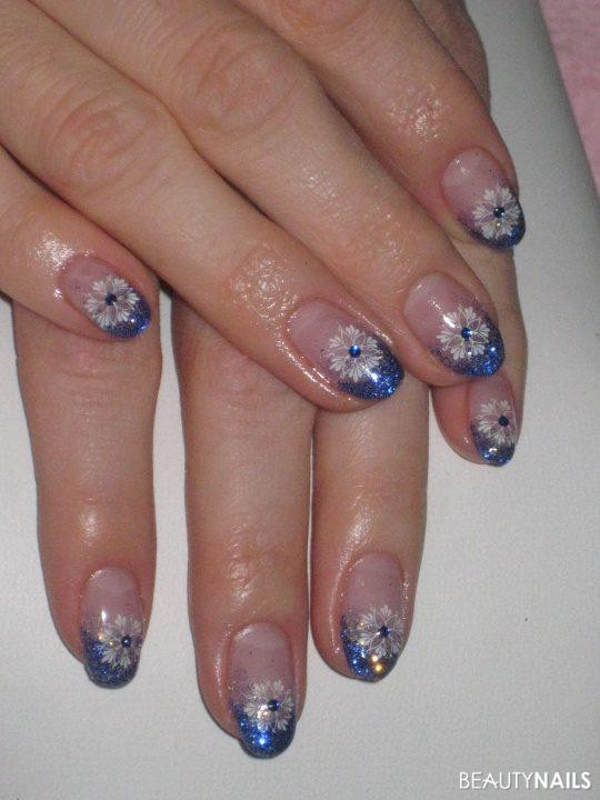 Nageldesign Winter Blau
 Glitter Farbverlauf blau Winter