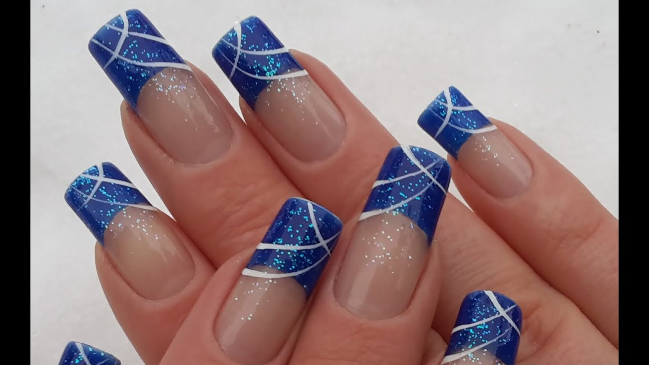 Nageldesign Winter Blau
 Einfaches schlichtes blaues Nageldesign Winter Nägel