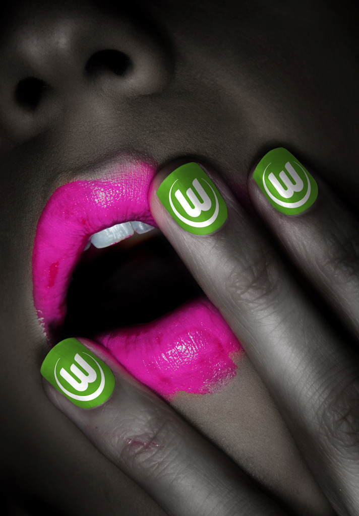 Nageldesign Wolfsburg
 Nail Art Nagelfolien im VFL Wolfburg Style Fan tastic