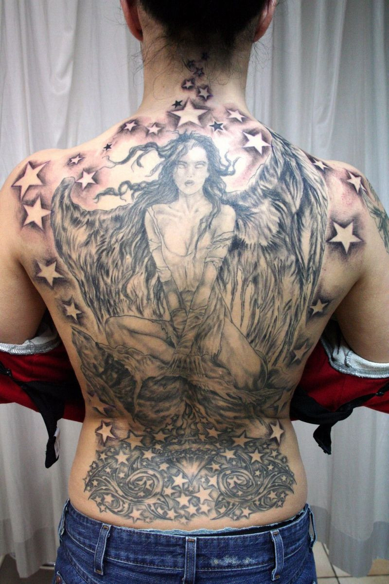 Nägeldesigns
 Angel tattoos meaning