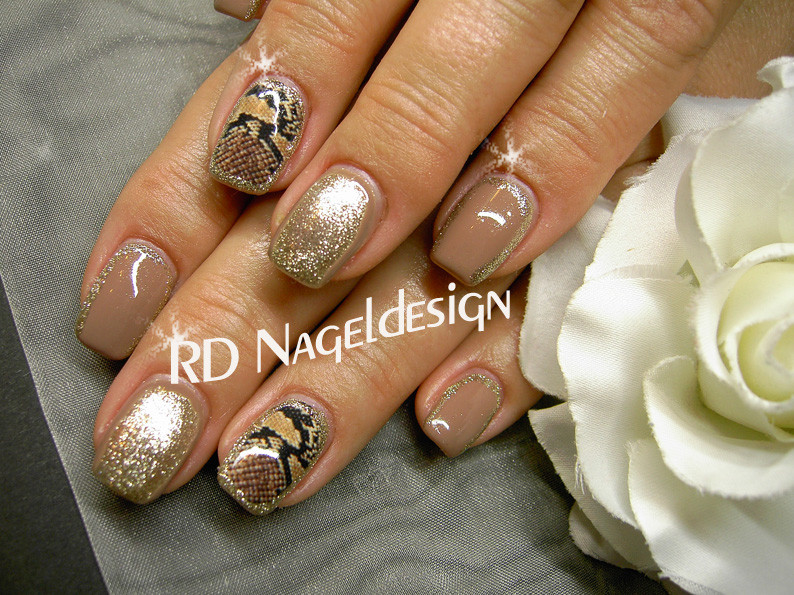 Neueste Nageldesign
 Nageldesign Braun Glitzer