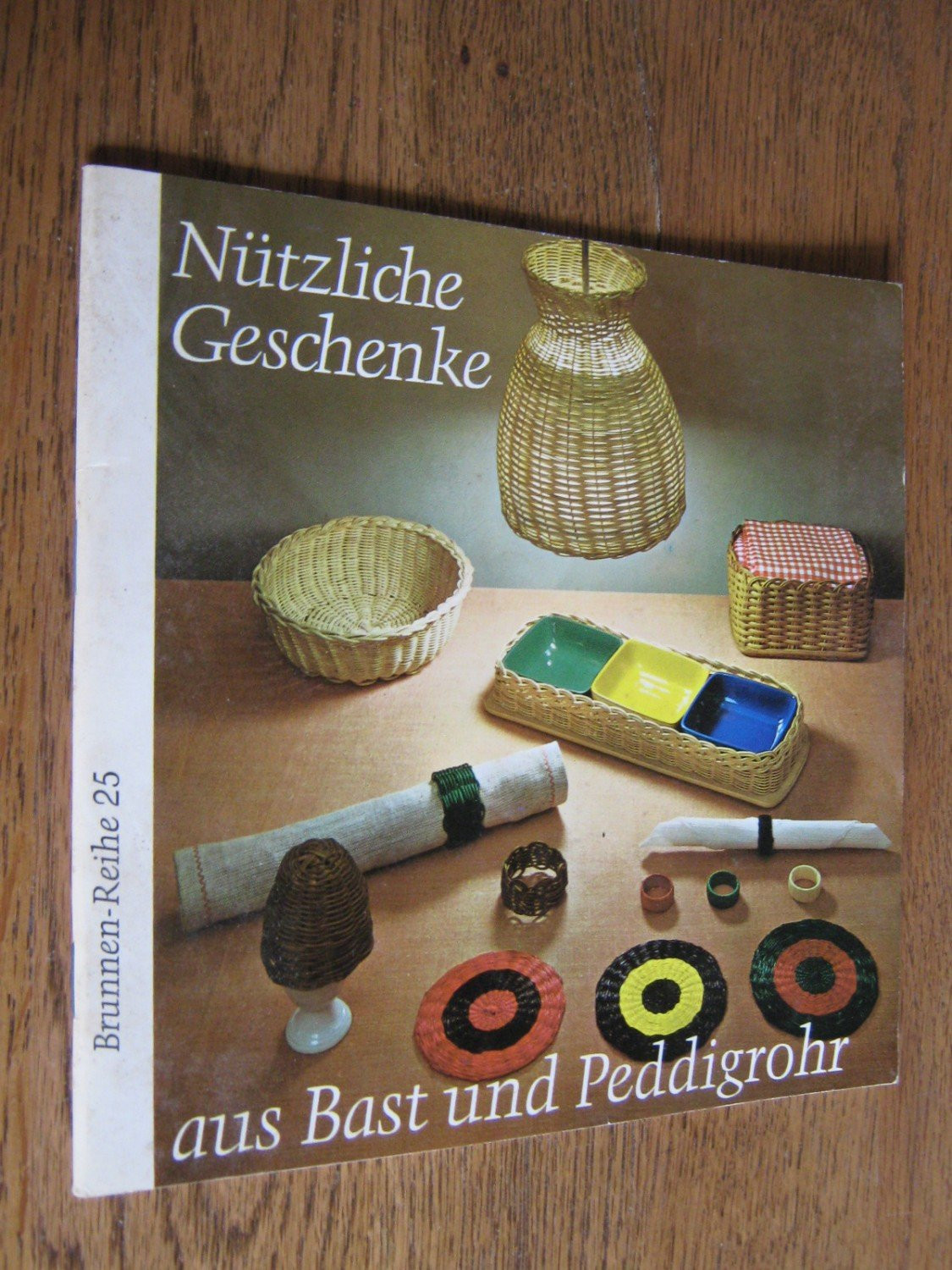 Nützliche Geschenke
 „Nützliche Geschenke aus Bast und Peddigrohr“ Helena