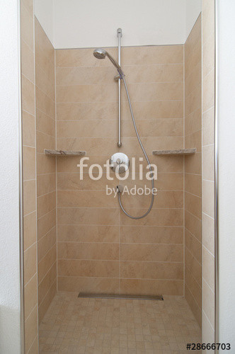 Offene Dusche
 "offene Dusche in Badezimmer" Stockfotos und lizenzfreie
