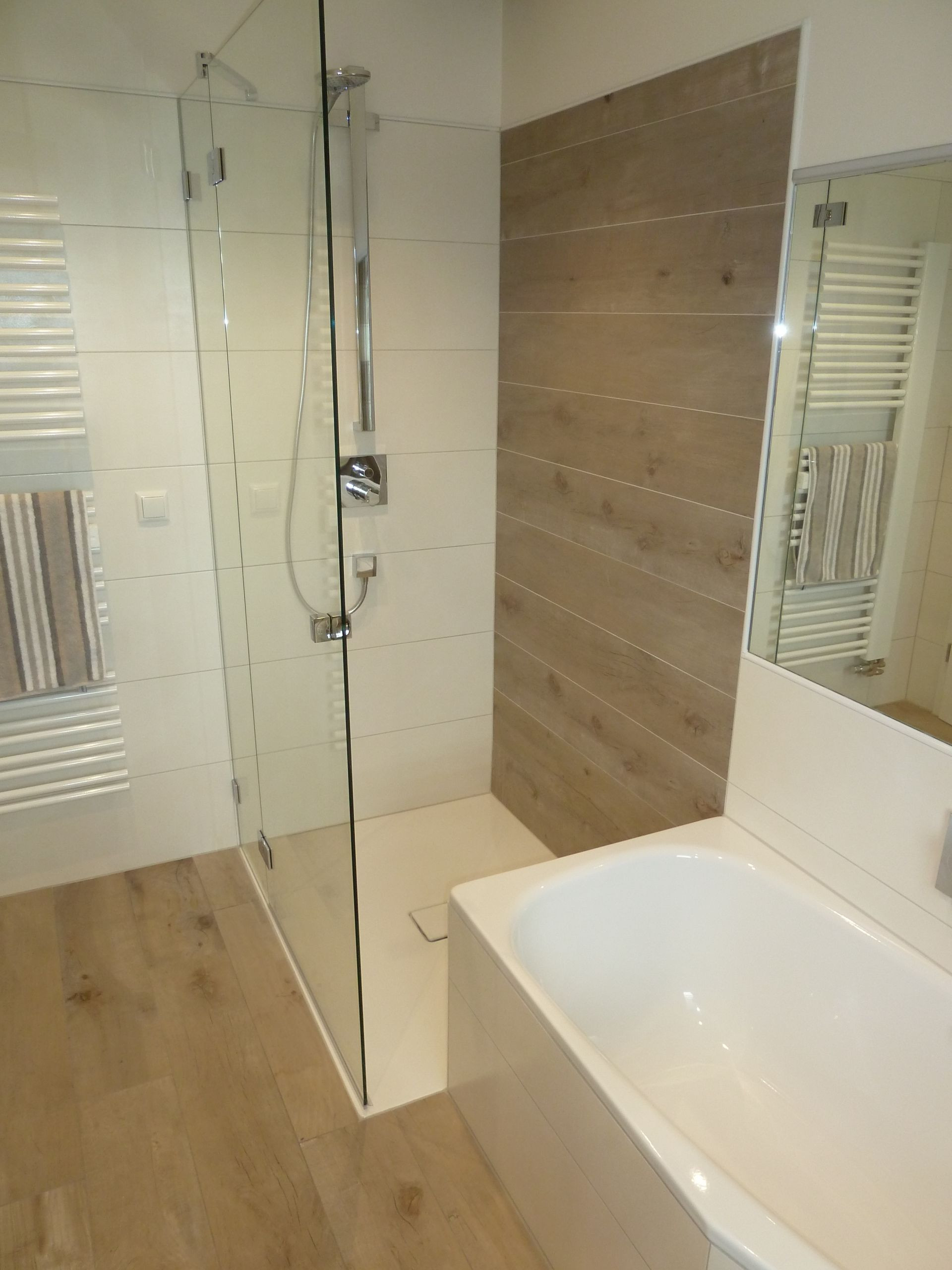 Offene Dusche
 Traumhaft elegantes Bad mit offener Dusche in Neuhof