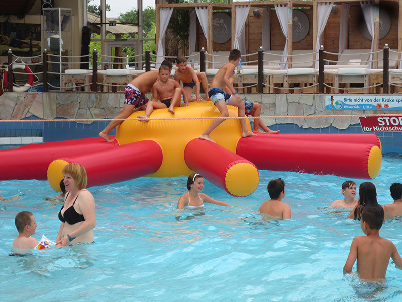 Palm Beach Schwimmbad
 Hilfe für Tschernobylkinder