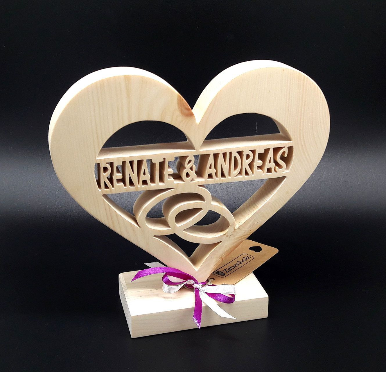 Persönliche Geschenkideen
 Zirben Holz Herz mit Namen des Brautpaares als