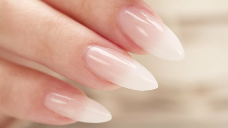 Pinsel Nageldesign
 Babyboomer Nägel selber machen – Schritt für Schritt erklärt