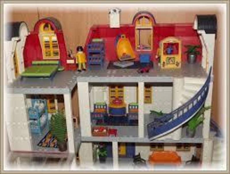 Playmobil Haus
 Playmobil Haus mit 3 Etagen Mamikreisel