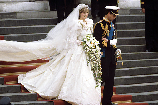 Prinzessin Diana Hochzeitskleid
 10 Hochzeitskleider der berühmten Bräute Alle TOP10