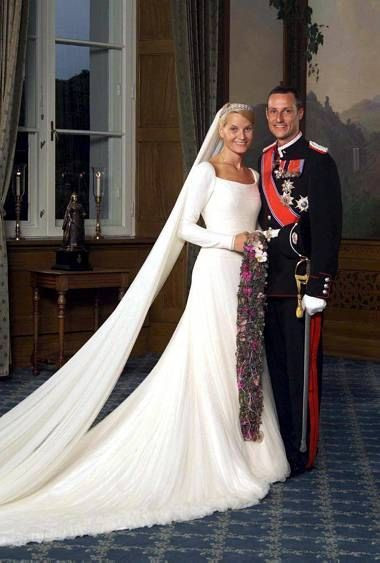 Prinzessin Diana Hochzeitskleid
 Principe Haakon de Noruega y Mette Marit Tjessem 25 de