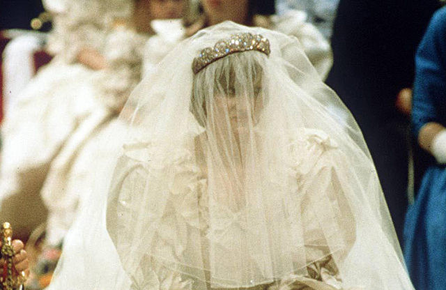 Prinzessin Diana Hochzeitskleid
 Prinzessin Diana Ihr Hochzeitskleid bald für jedermann
