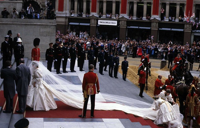 Prinzessin Diana Hochzeitskleid
 Prunk Hochzeit Prinzessin Diana gofeminin
