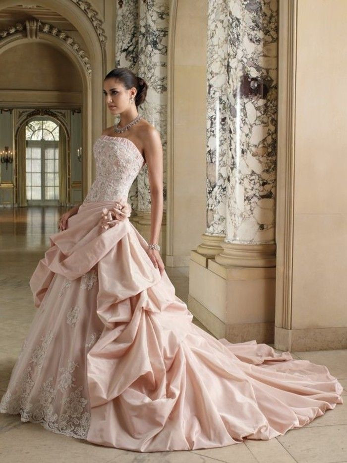 Prinzessinnen Kleider Hochzeit
 Rosa Brautkleid für einen glamourösen Hochzeits Look