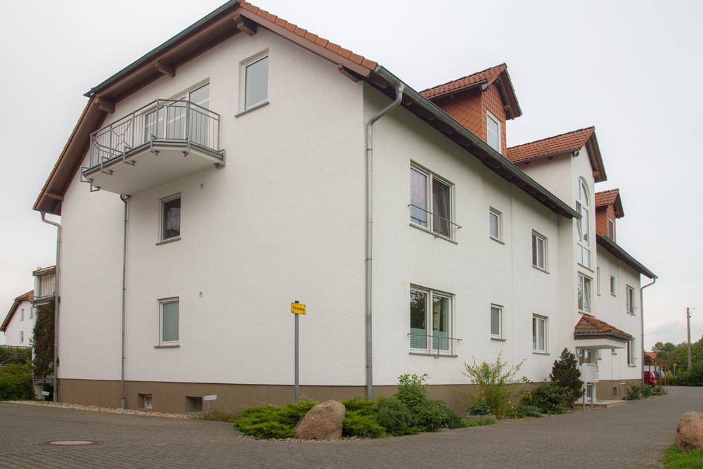 Pro Haus Immobilien
 Modernes Mehrfamilienhaus im Grünen