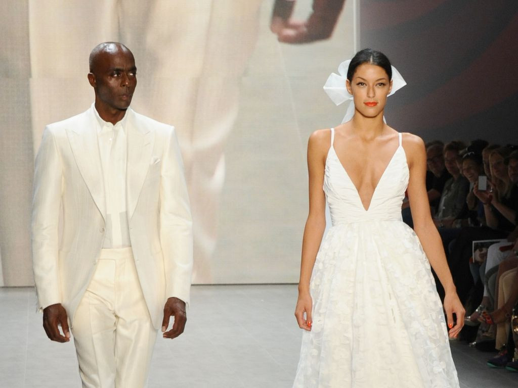 Rebecca Mir Hochzeitskleid
 Fashion Week Rebecca Mir übt schon im Brautkleid