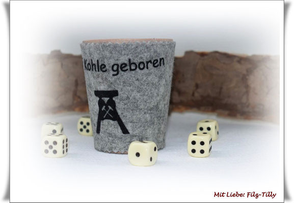 Ruhrpott Geschenke
 Würfelbecher aus Leder in Filzmanschette " Ruhrpott