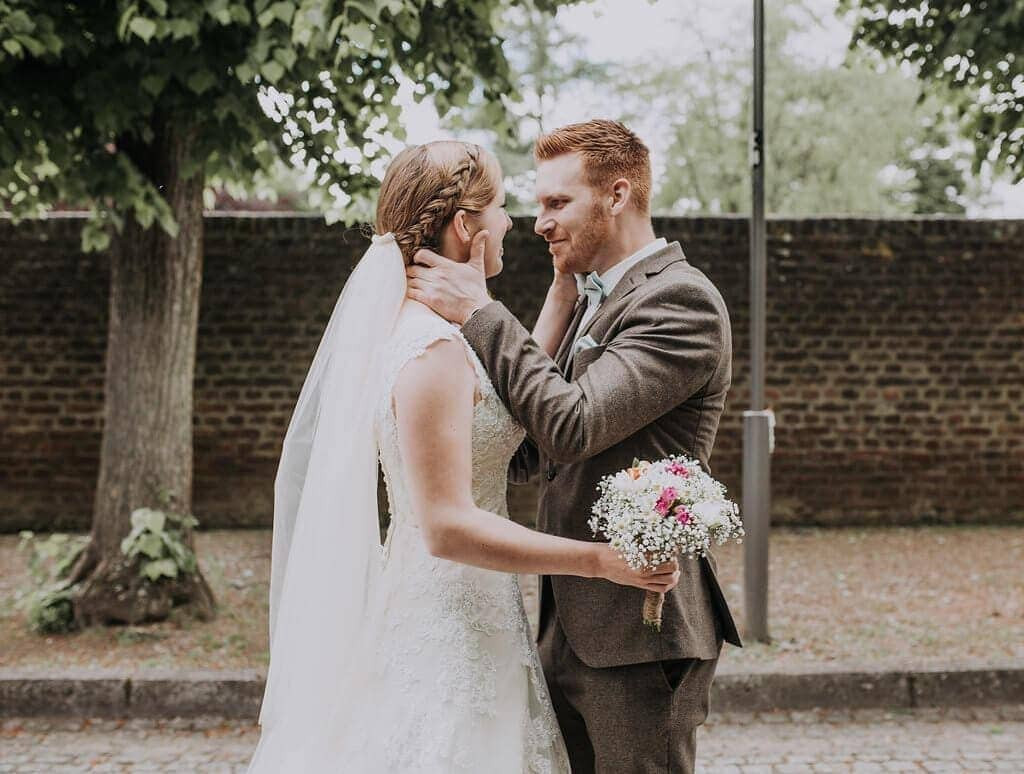 Rustikale Hochzeit
 Rustikale Hochzeit – kirchliche Trauung in einer Scheune