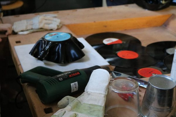 Schallplatten Diy
 DIY Wie man aus einer alten Schallplatte eine schicke