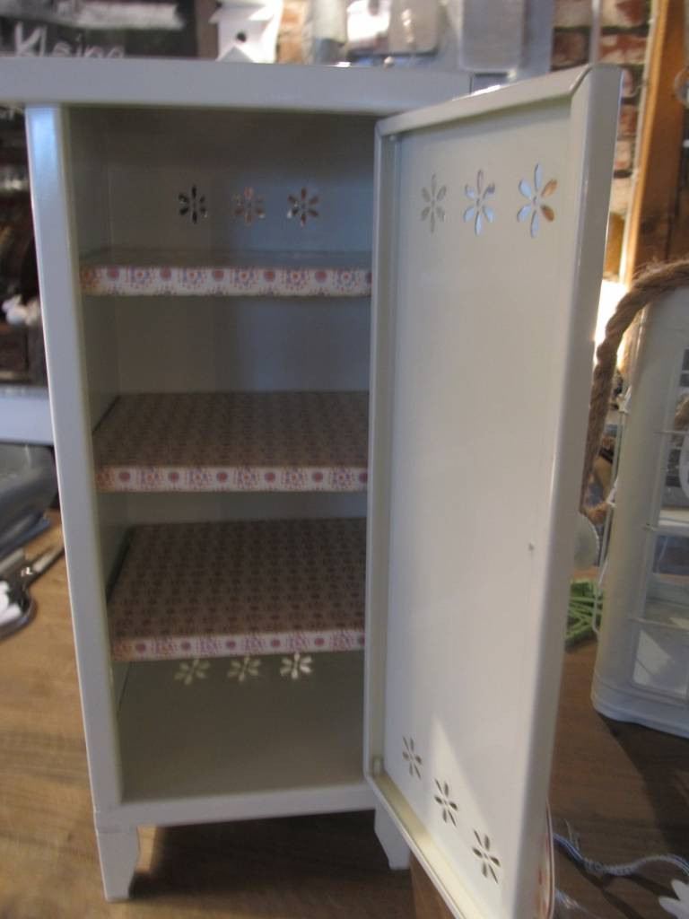 Schrank Mit Fächern
 Metal Cabinet mit 4 Fächern von Maileg Das kleine