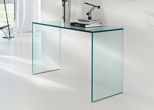 Schreibtisch Glas
 Extravaganter Schreibtisch aus durchsichtigem Glas