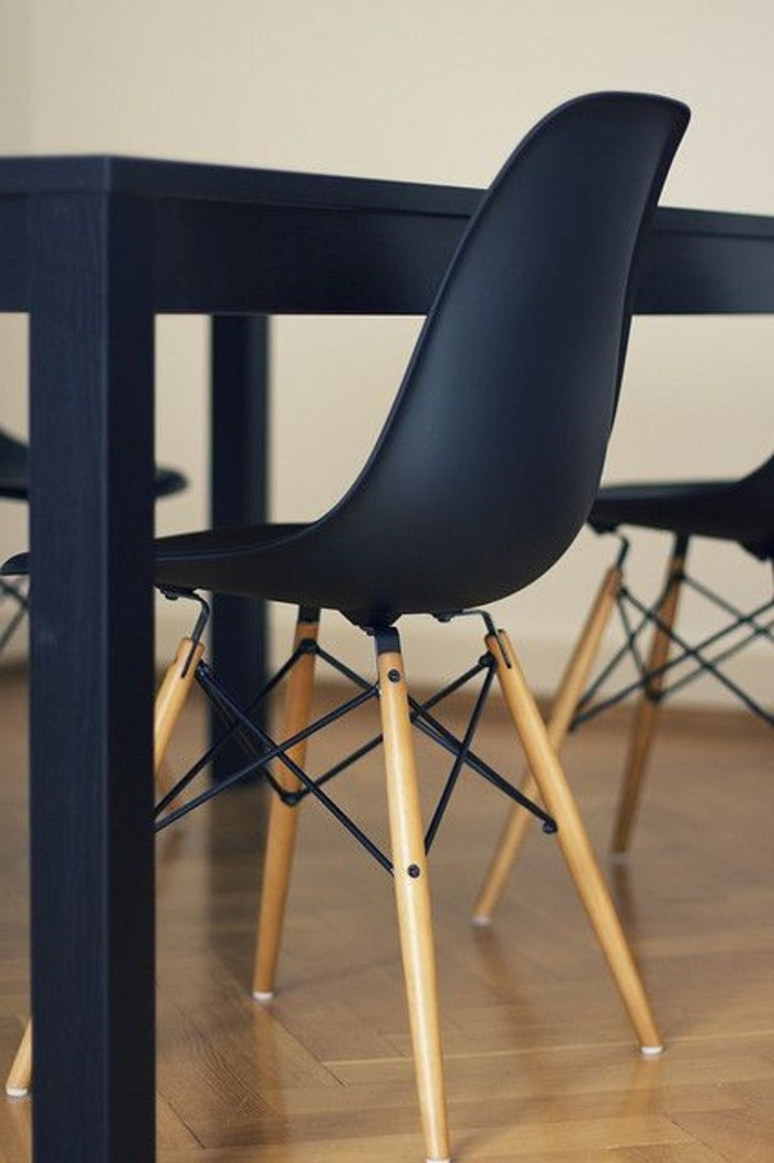 Schwarzer Stuhl
 Schwarzer Stuhl Kombination von Komfort und Stil