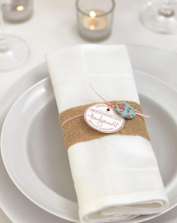 Servietten Falten Anleitung Hochzeit
 Vintage Servietten mit Banderole Hochzeitsideen