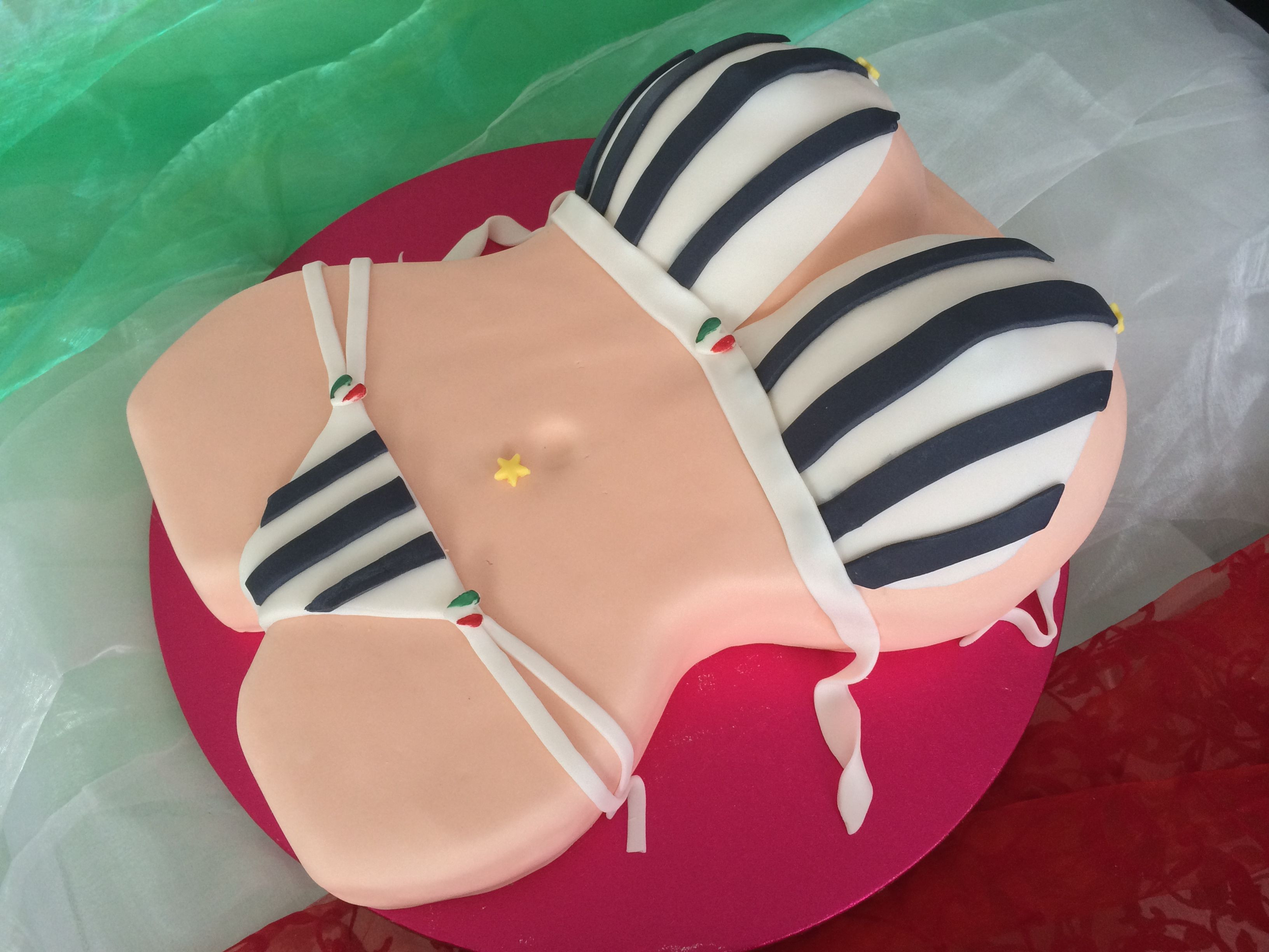 Sexy Geburtstagstorte
 Italia Italian Black & White Bikini cake Juventuscake