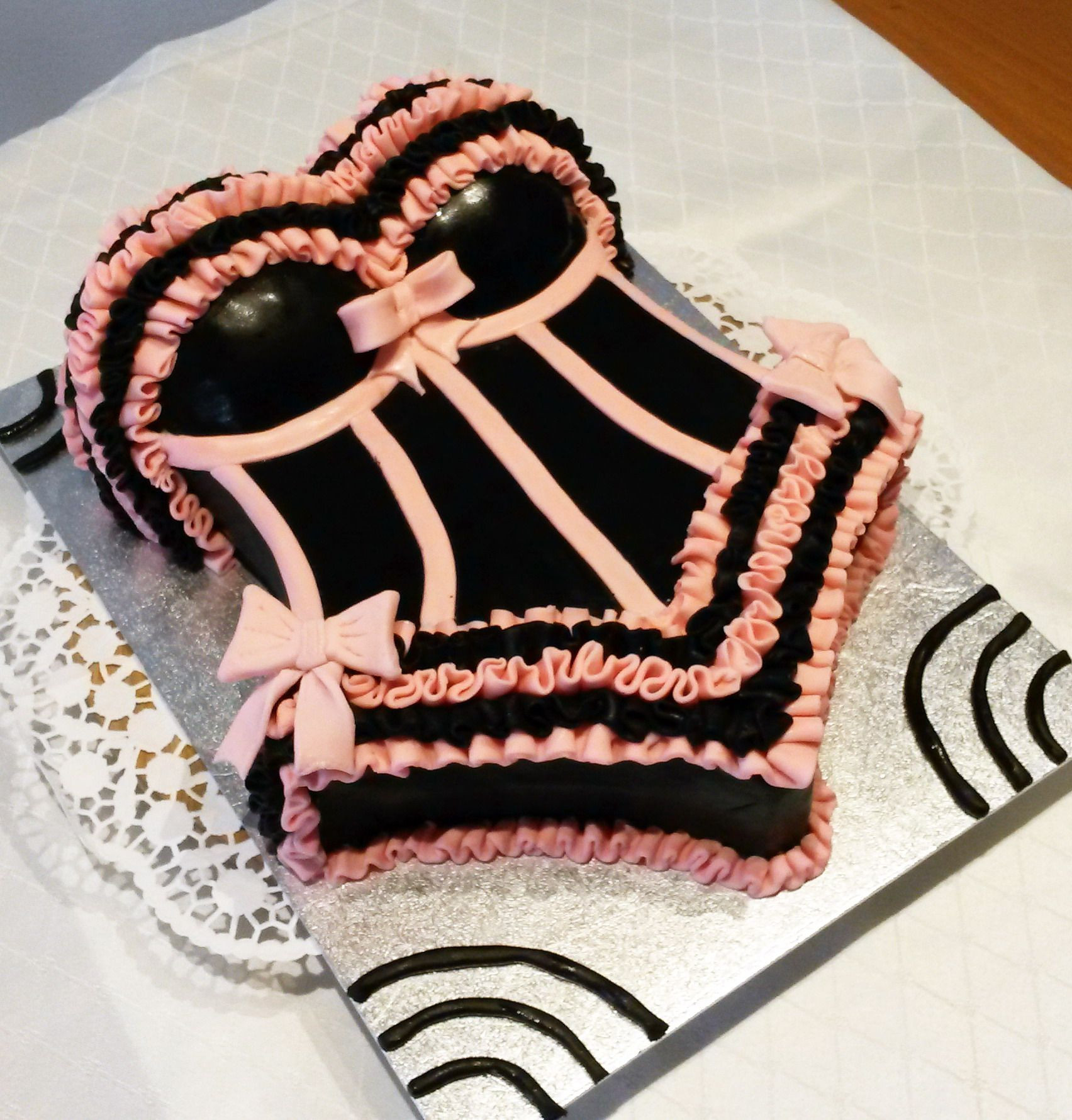 Sexy Geburtstagstorte
 y Hexy Torte ine Motivtorten