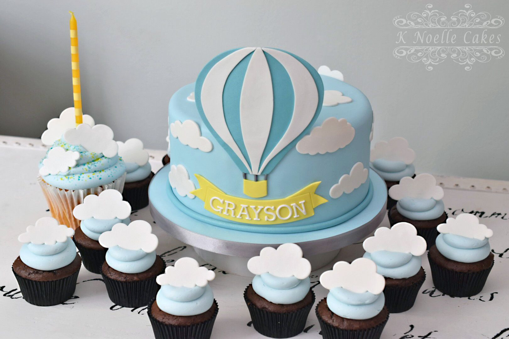 Sexy Geburtstagstorte
 Hot air balloon 1st birthday cake by K Noelle Cakes