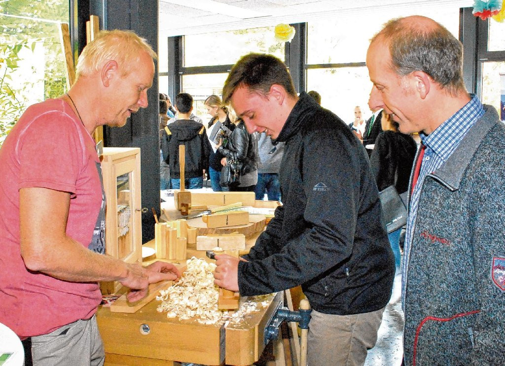 Spartiaten Was Ist Euer Handwerk
 Handwerk ist nichts für Mädchen Im Gegenteil am Stand