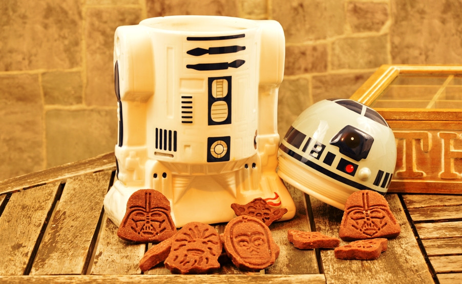 Star Wars Geschenke
 Kekse essen für Star Wars Fans – Mit der R2D2 Keksdose aus