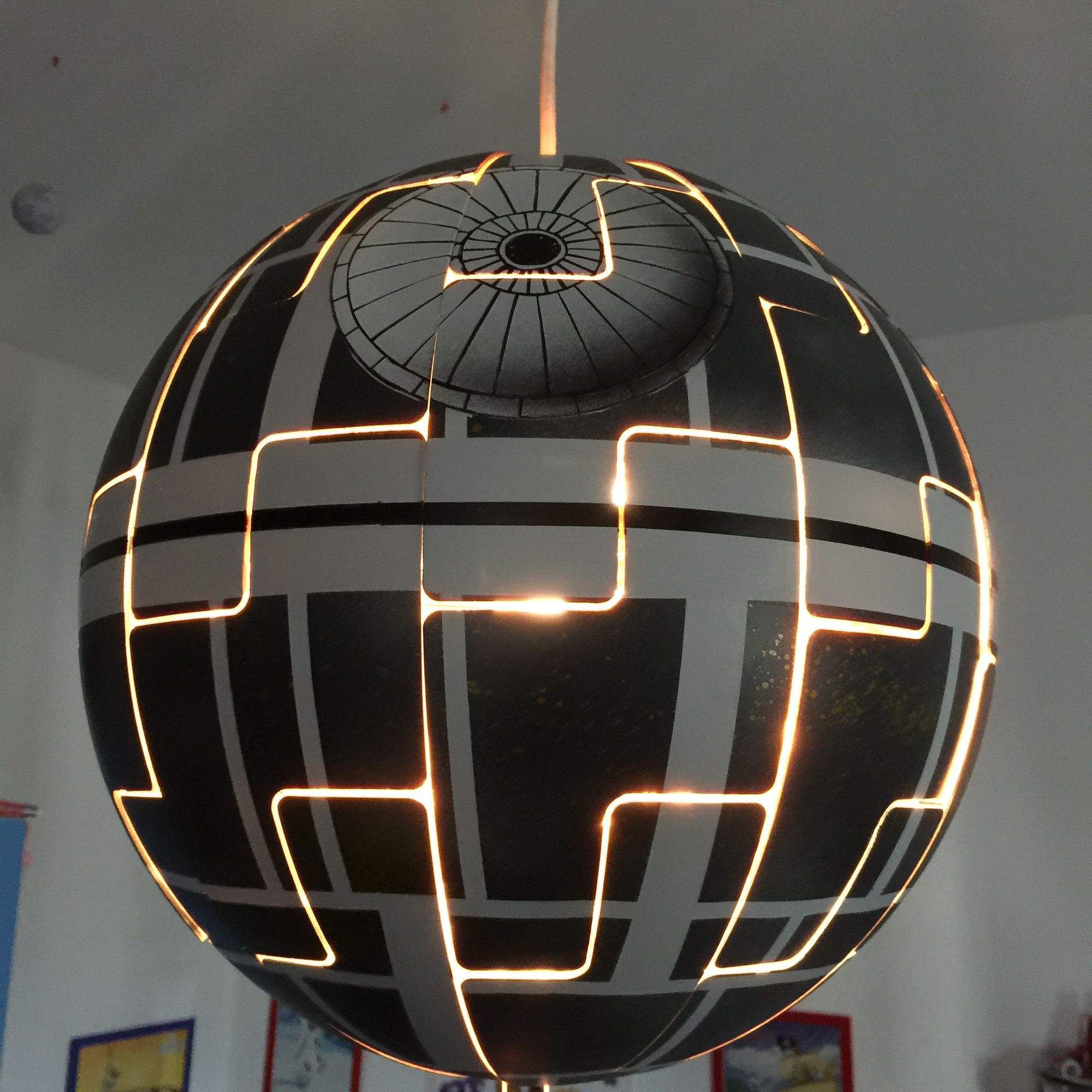 Star Wars Todesstern Lampe
 Todesstern Wohnung