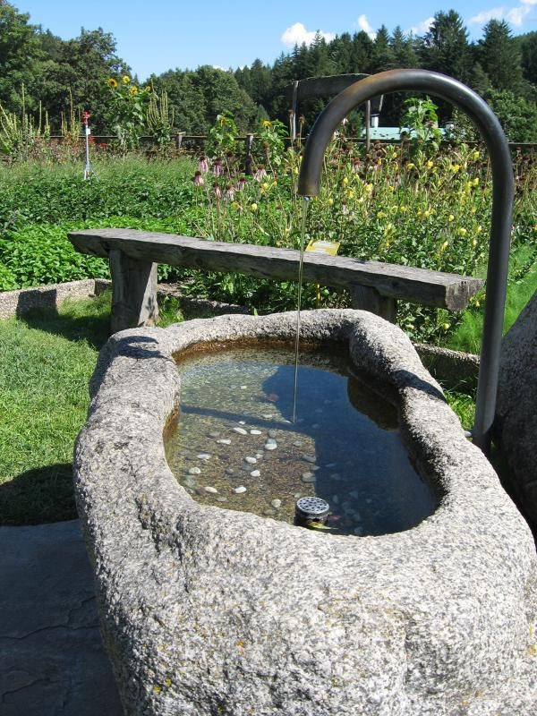 Steinbrunnen Garten
 Latschenölbrennerei und Kräutergarten Bergila Issing