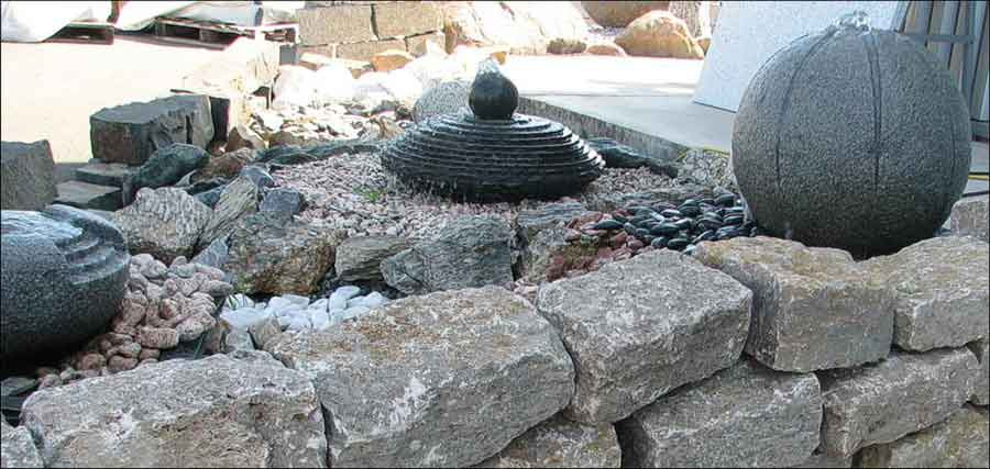 Steinbrunnen Garten
 Garten Brunnen Figuren