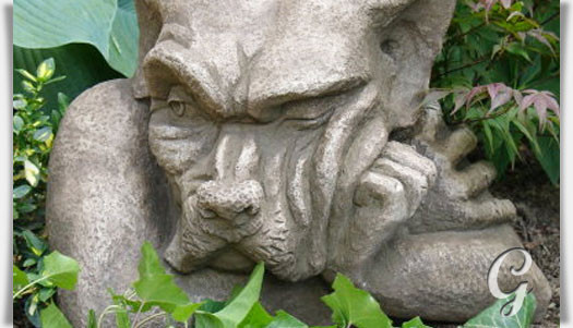 Steinfiguren Garten
 Mauerhocker Gargoyle Gartenfigur Arthur • Gartentraum