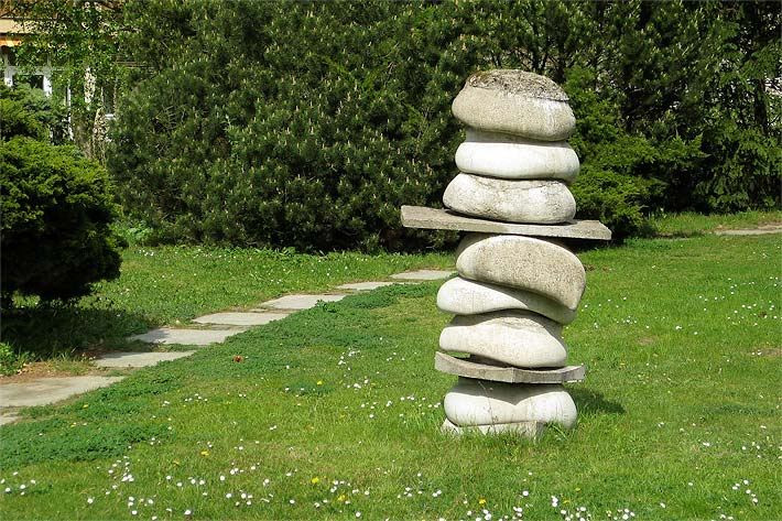 Steinfiguren Garten
 Steinobjekte Steinskulpturen Steinfiguren