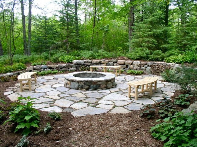 Steinplatten Garten
 Steinplatten im Garten – Einsatzmöglichkeiten und