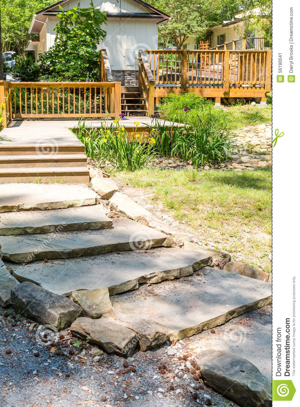Steinplatten Garten
 Steinplatten Schritte Im Garten Stockbild Bild von