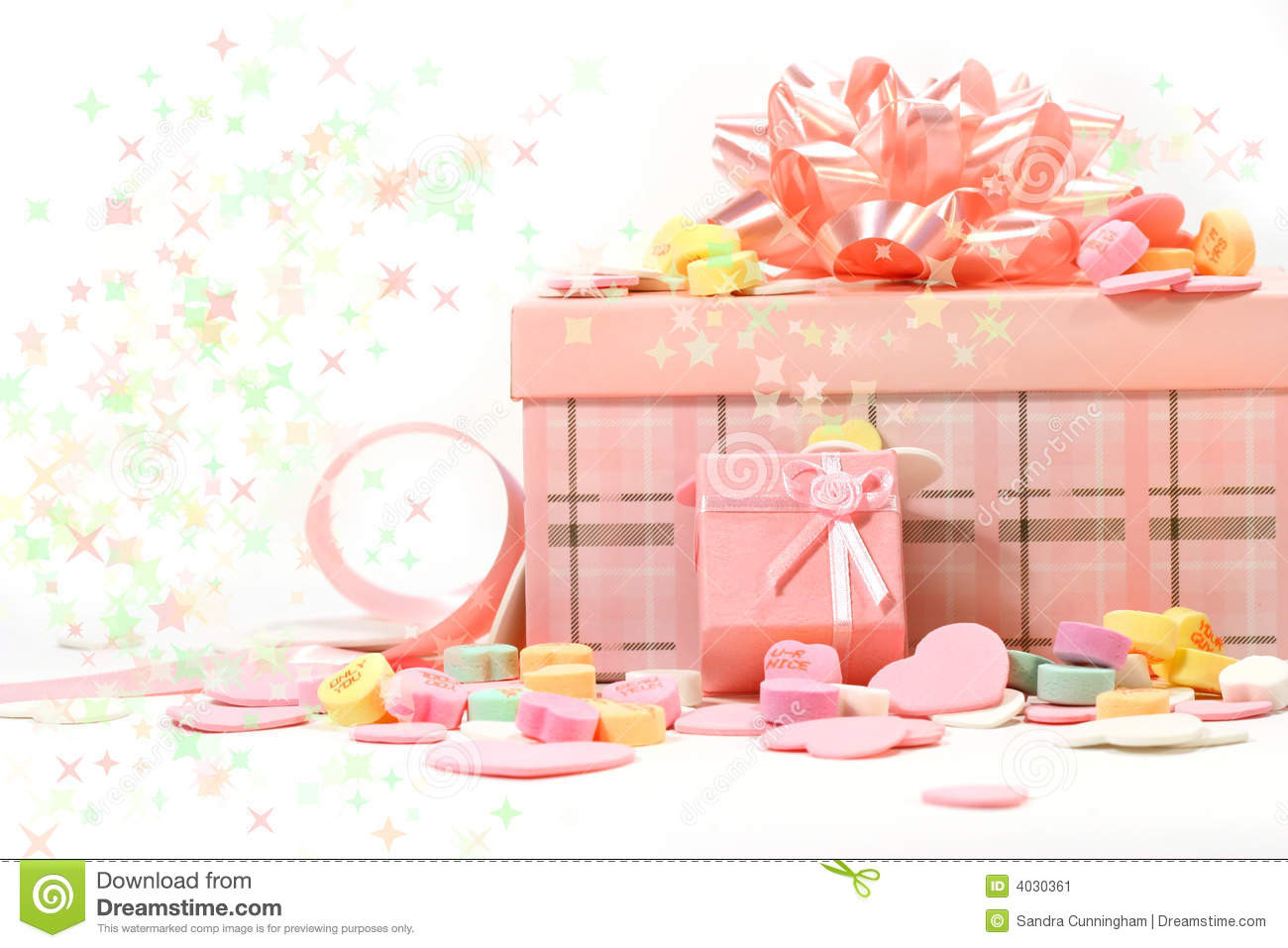 Süßigkeiten Geschenke
 Geschenke Und Süßigkeiten Für Valentinstag Stockbild